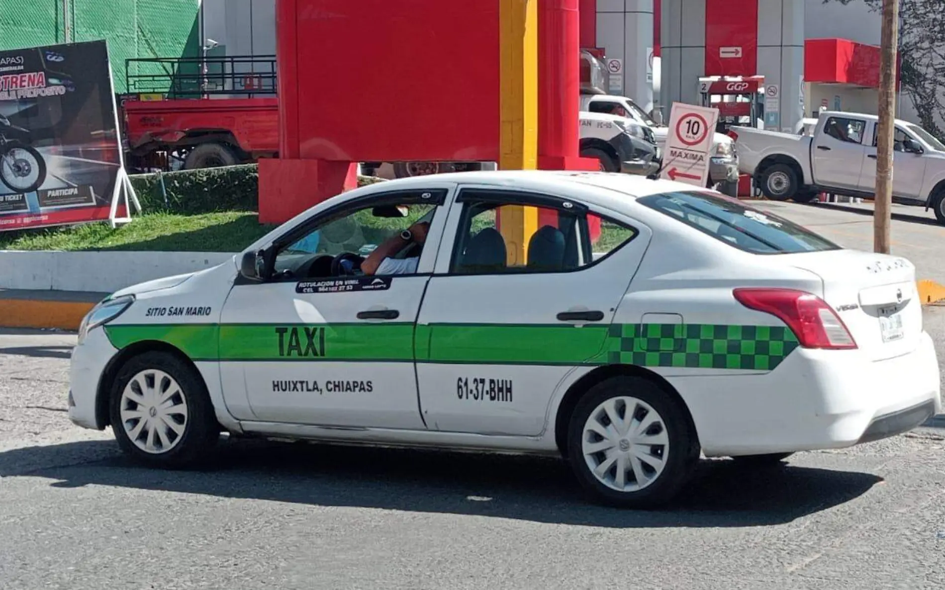 Taxi circulando por Huixtla